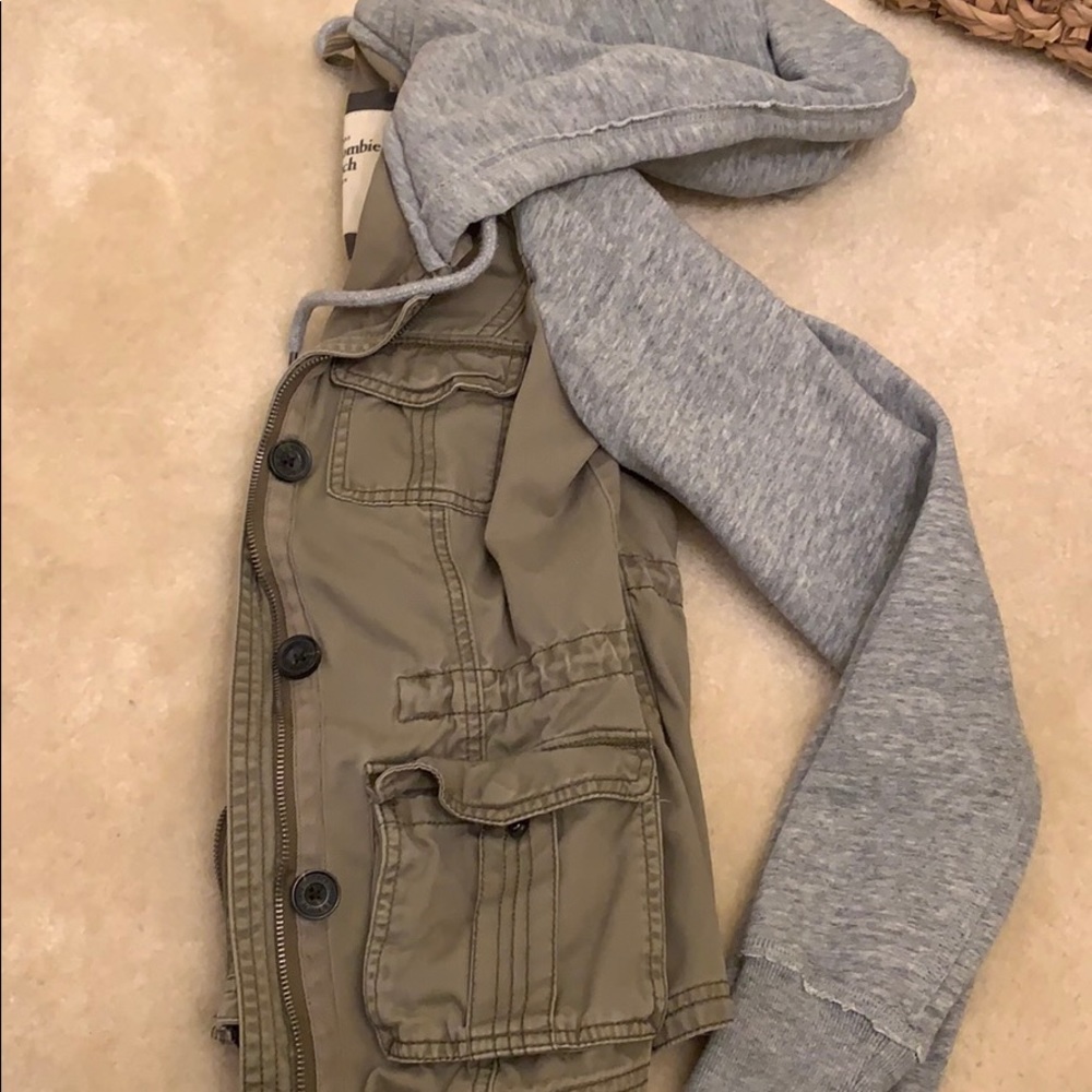 Abercrombie & Fitch olive green sweatshirt jacket